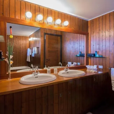 Sleeps 8 Pool Air Con Wifi *