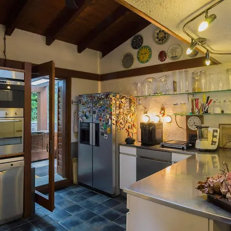 Sleeps 8 Pool Air Con Wifi Villa Ispra