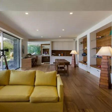 Sleeps 8 Pool Air Con Wifi Ispra