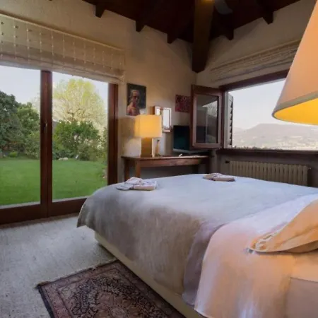 Sleeps 8 Pool Air Con Wifi